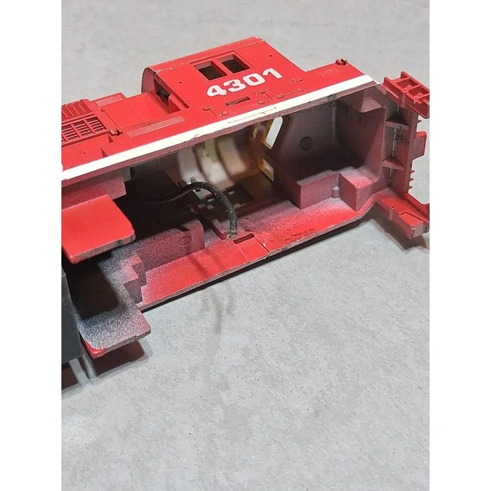 VTG TYCO Rock Island Diesel Engine Locomotive HO Electric Model Train Untested